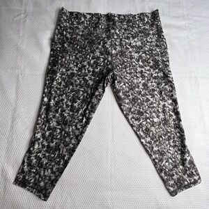 Athleta Salutation Stash 7/8 Tight Leggings Women's Size 3X Cropped Abstract